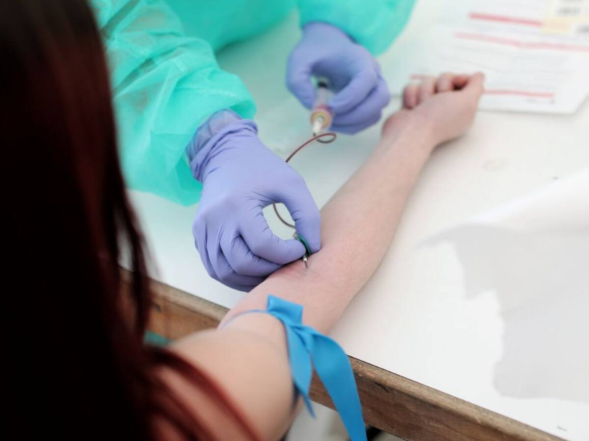 Sanidade inicia las pruebas serológicas a profesores y vendimiadores del área sanitaria de Pontevedra-Salnés