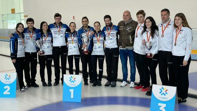 Pódium del Campeonato de España mixto de curling