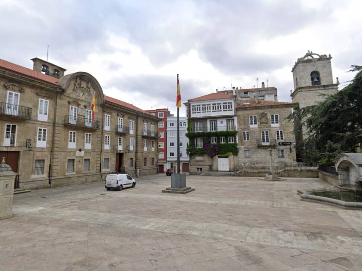 Un incendio destruye el palacete de la Reja Dorada, en la Ciudad Vieja