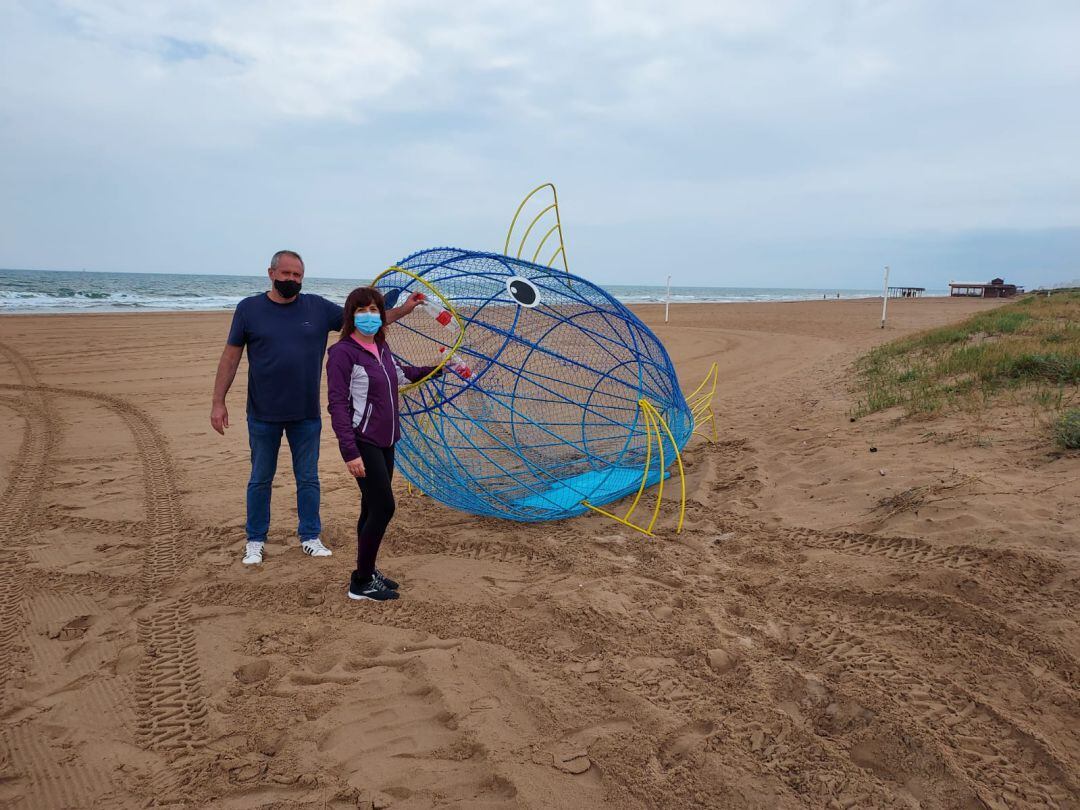 Pez gigante para plásticos en Xeraco 