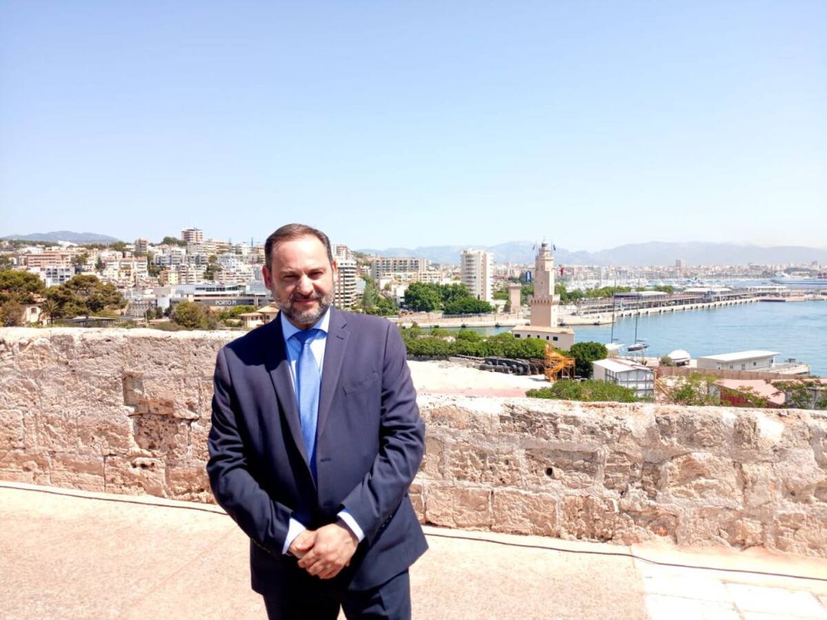 Ábalos destaca su compromiso con la mejora de la conectividad de Balears