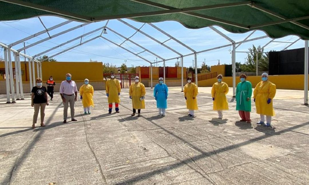 Equipo preparado para realizar test a la población de Casariche