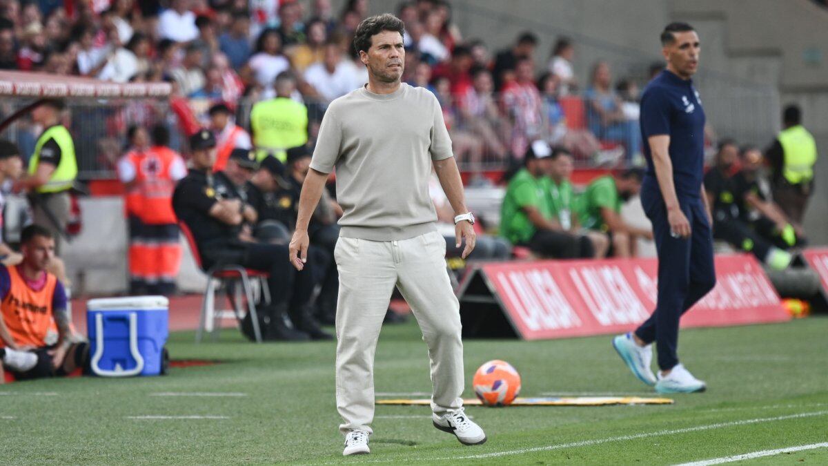 Rubi volvió al banquillo tras dos jornadas sancionado y disfrutó del partido y del pase al Play Off de ascenso.
