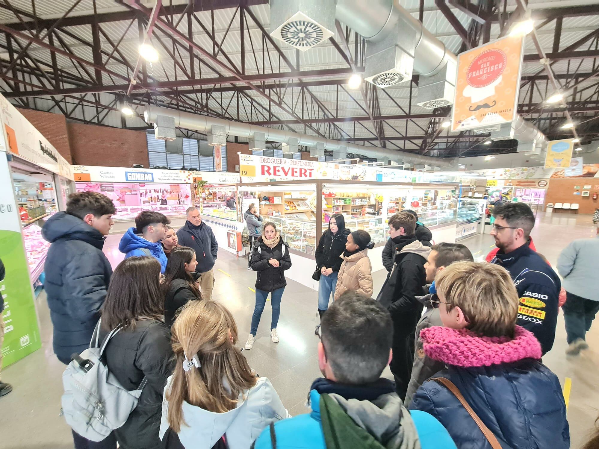 El alumnado visita los mercados de Elda