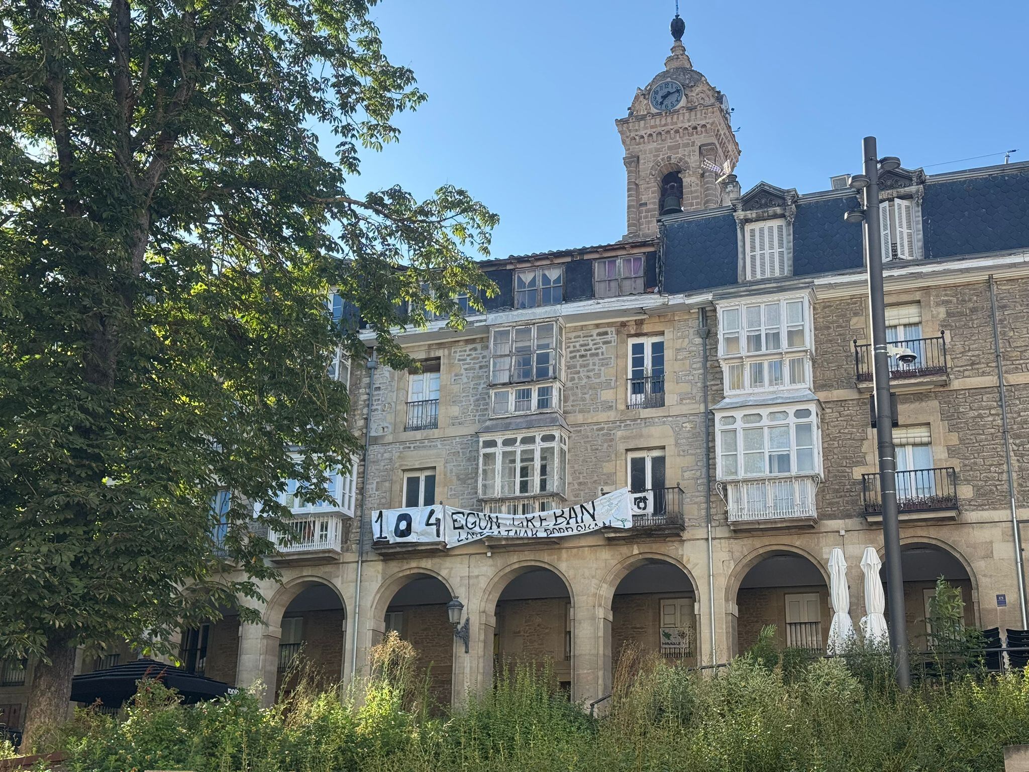 Pancarta de la huelga de jardineros de Vitoria.