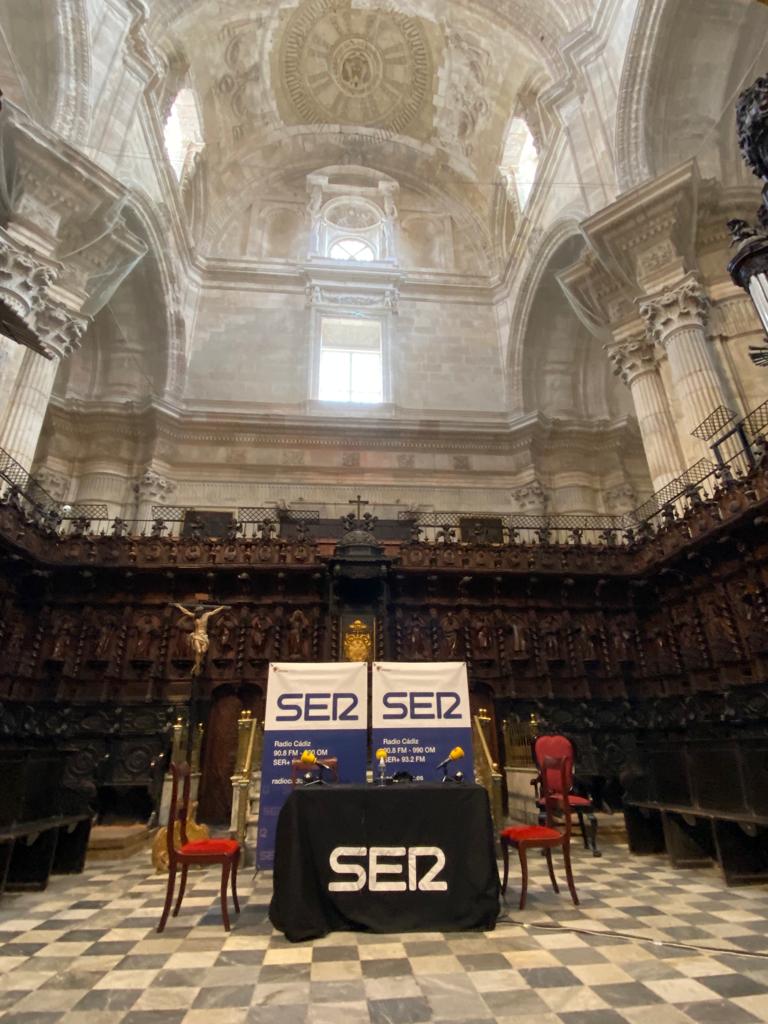 Momentos antes del inicio del programa especial desde el coro de la catedral. Foto  M.P.