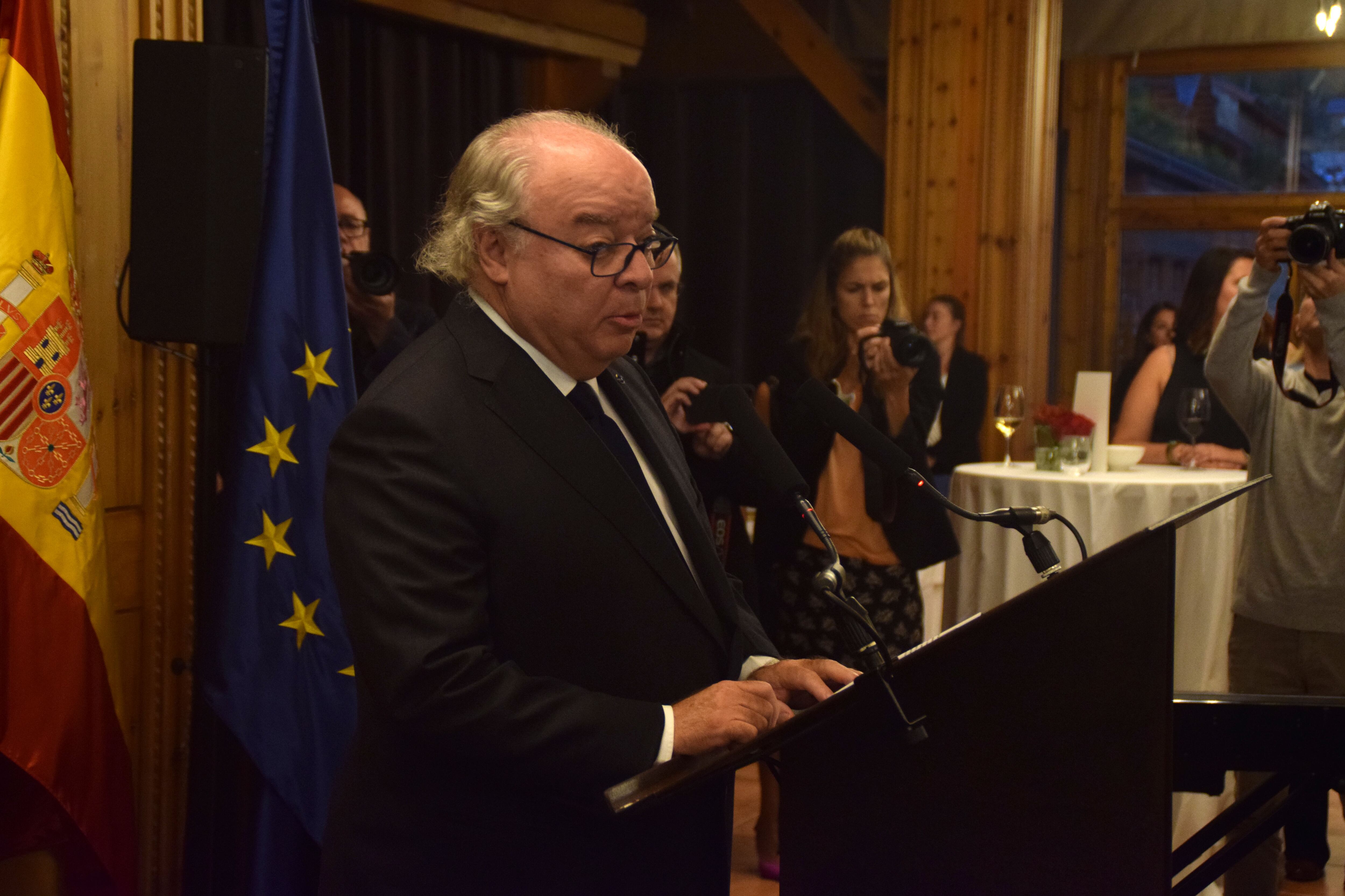 L'ambaixador espanyol a Andorra, Carlos Pérez-Desoy, durant el seu discurs en la recepció amb motiudel Dia de la Hispanitat d'aquest dijous a Soldeu.