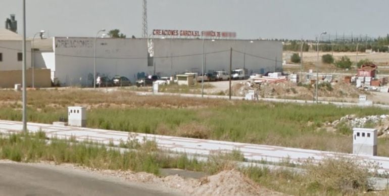 Nave industrial ocupada por "Creaciones García".