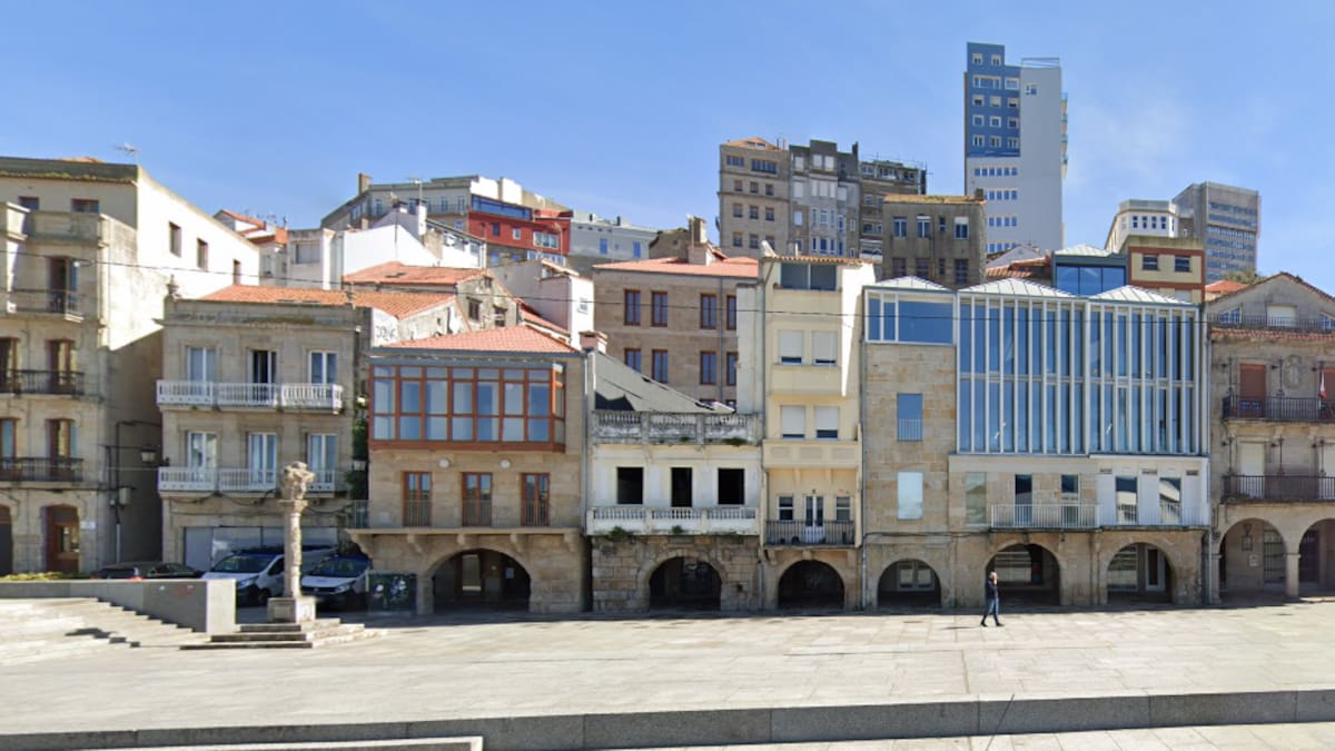 Ana Ortiz avanza que estudian ubicar la sede del CGAC en la Praza do Berbés en Vigo