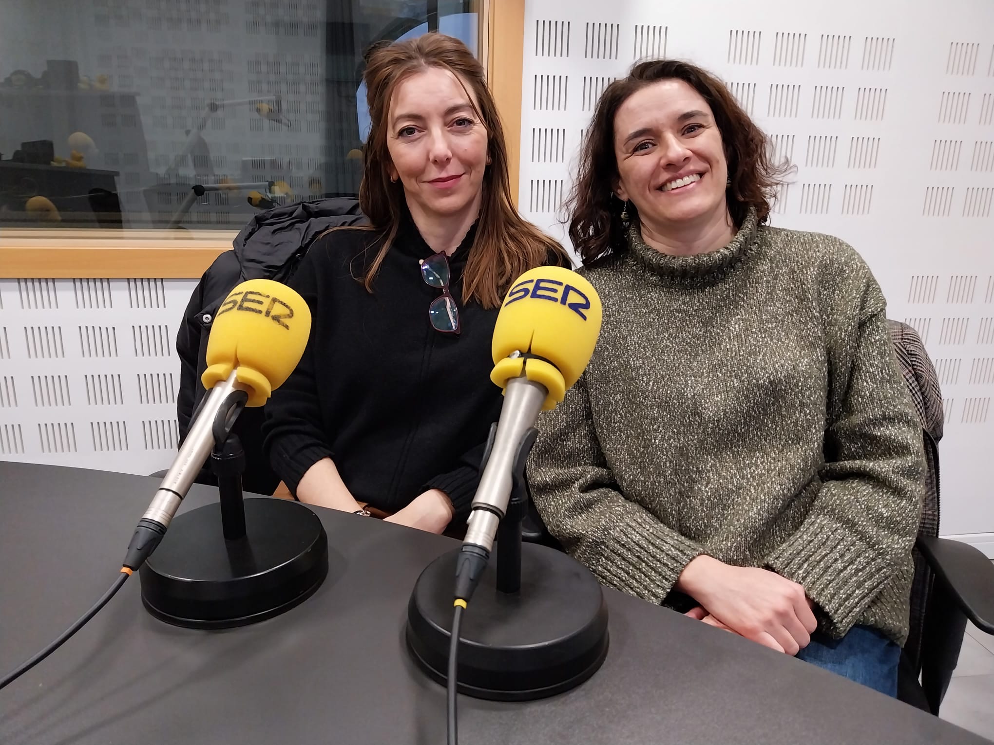 Hemos entrevistado a Mª José Fernández, coordinadora de matronas (i), y Vanesa Ocaña, ginecóloga y responsable del paritorio del Hospital de Getafe.