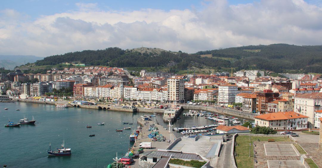 Vista parcial de la ciudad de Castro Urdiales.