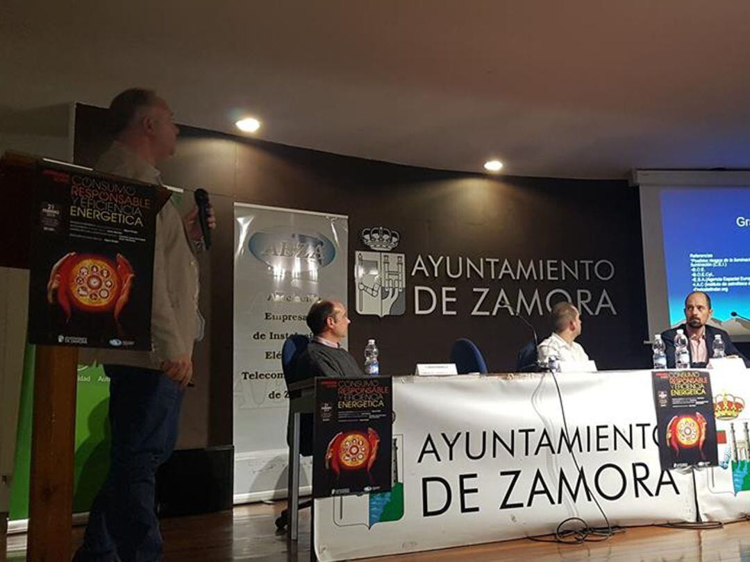 Jornadas sobre eficiencia energética organizadas por AEZA y el Ayuntamiento de Zamora el pasado mes de febrero