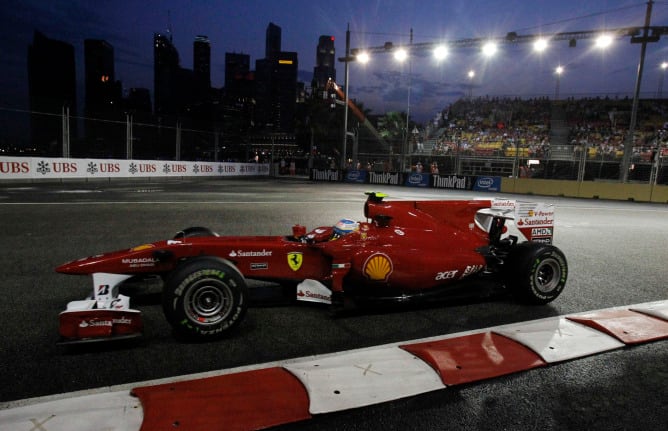 El piloto español en una curva del trazado de Singapur