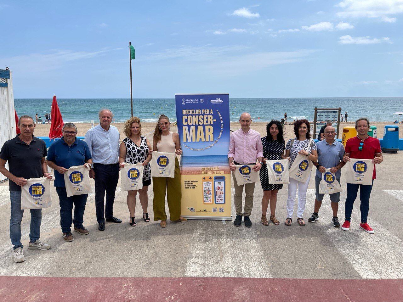 Presentación de la campaña Consermar en la playa de Tavernes