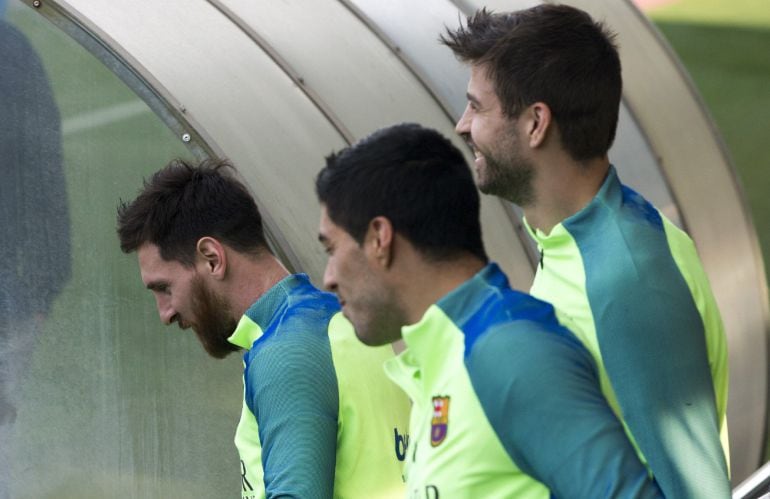 Leo Messi, el uruguayo Luís Suárez y Gerard Piqué durante un entrenamiento