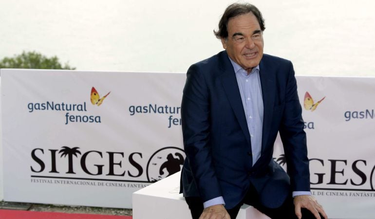 El director, productor y guionista norteamericano Oliver Stone posa antes de dar una clase magistral en el marco del Festival Internacional de Cinema Fantástico de Cataluña, que le ha concedido el Gran Premio Honorífico Sitges 2015.