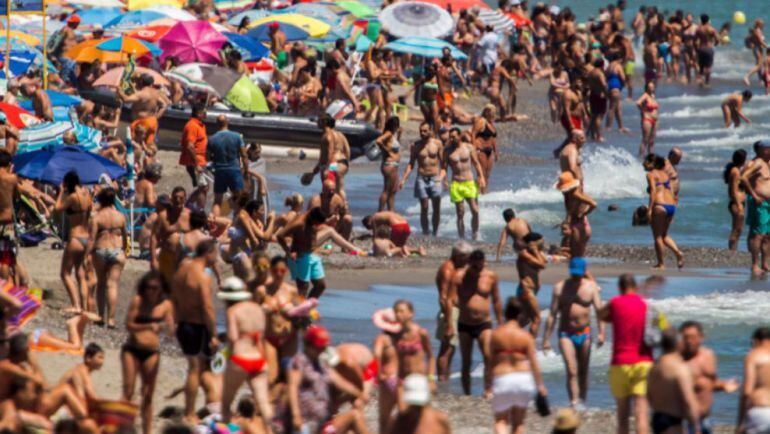 La playa de Torremolinos (Málaga) el pasado verano