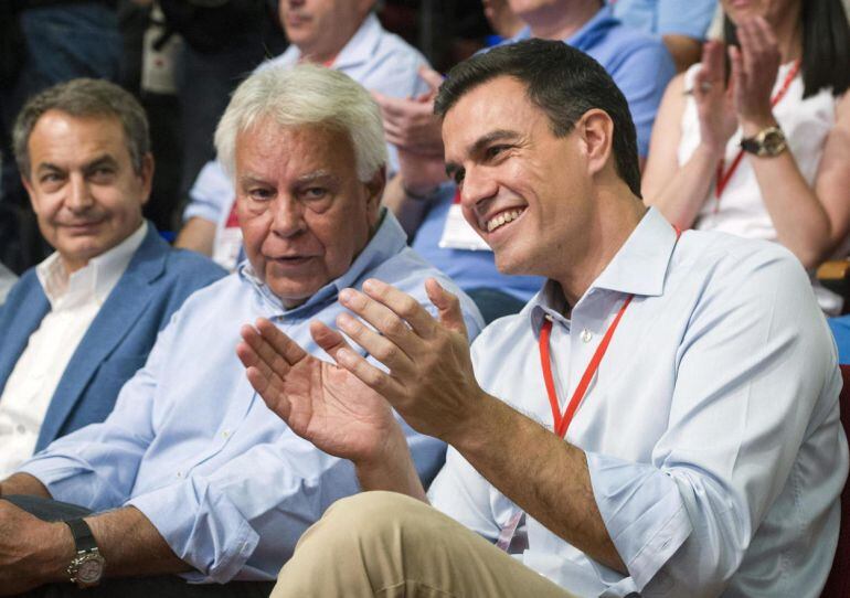 Pedro Sánchez, junto a los expresidentes Felipe González y José Luis Rodríguez Zapatero, en un acto del PSOE