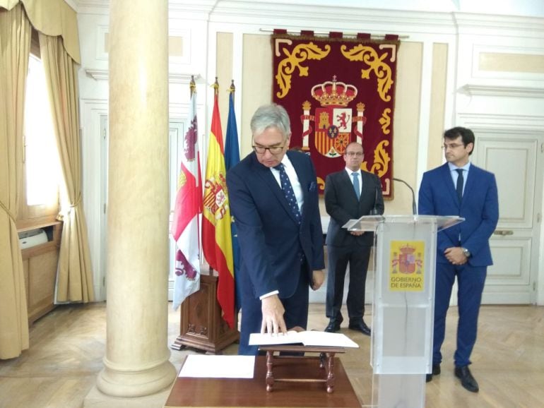 Momento en que Ángel Miguel Gutiérrez toma posesión como Subdelegado del Gobierno en Palencia