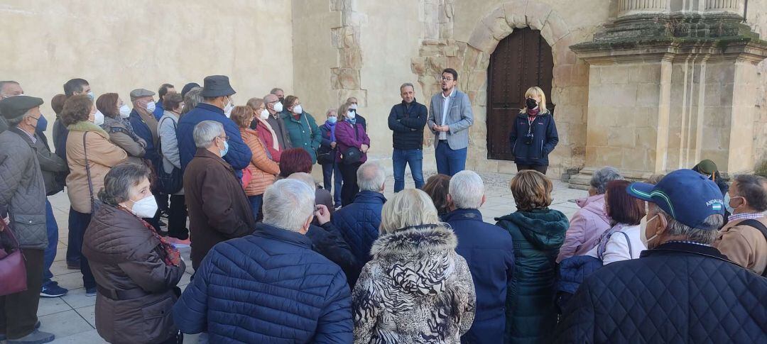 Recibimiento en Cazorla almedio centenar de turistas que visitarán el P.N. durante tres dias