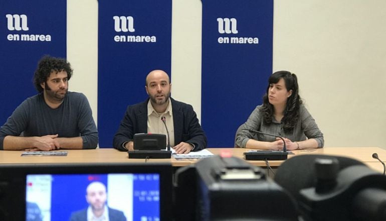 Luis Villares en rueda de prensa junto a la diputada Paula Quinteiro.