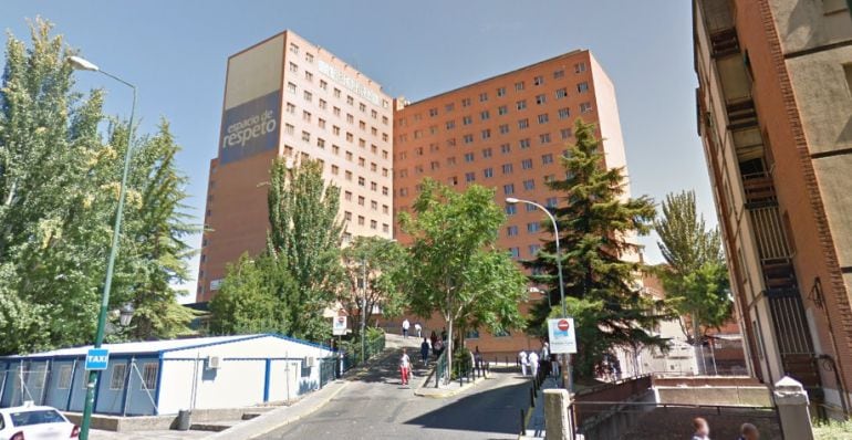 Exterior del Hospital Clínico Universitario, donde tuvieron lugar los hechos