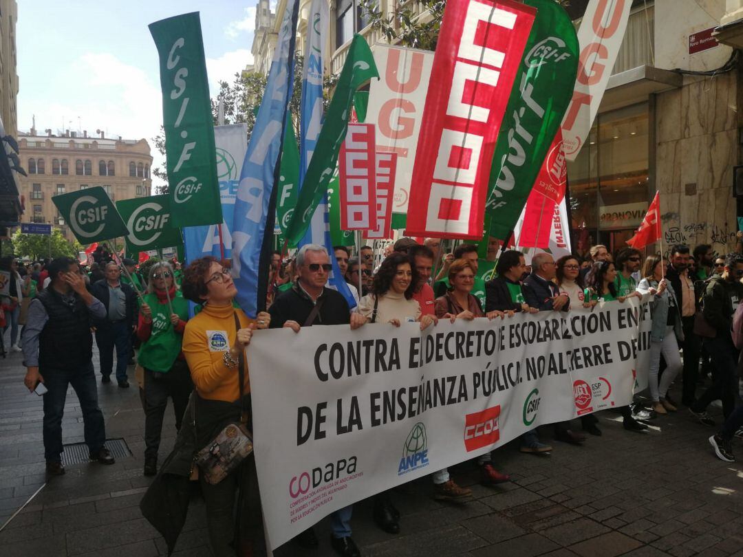 Cabeza de la manifestación contra el decreto de escolarización de la Junta