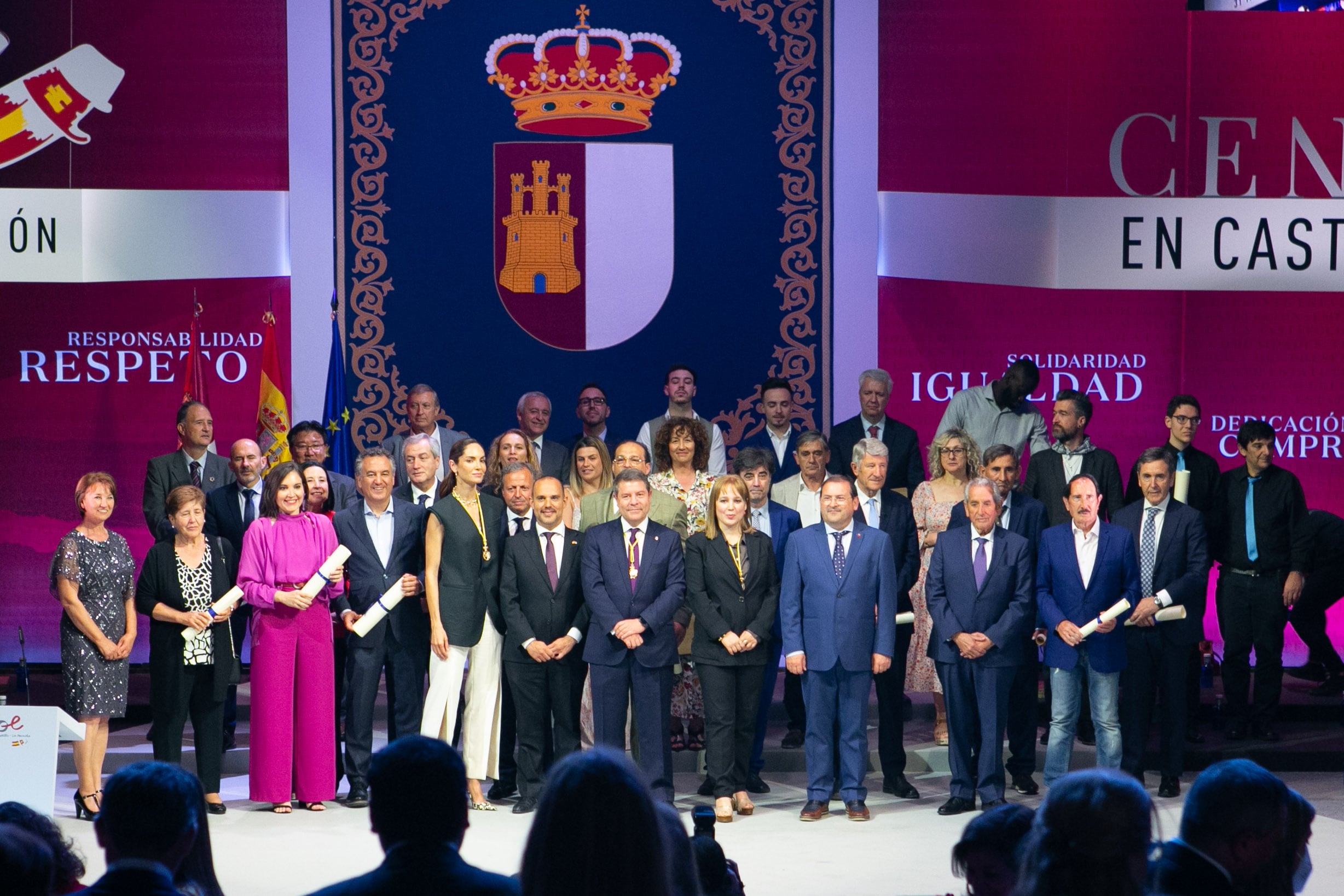 Foto de familia con todos los premiados y premiadas