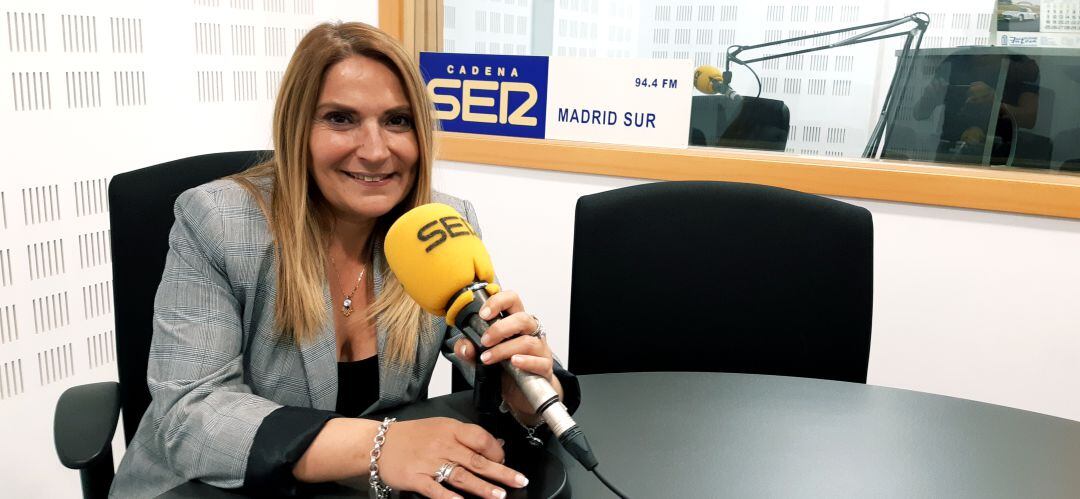 Mónica Cobo en los estudios de SER Madrid Sur