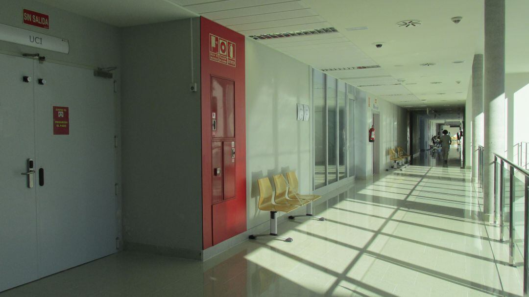 Pasillo de acceso a la Unidad de Ciudados Intensivos 