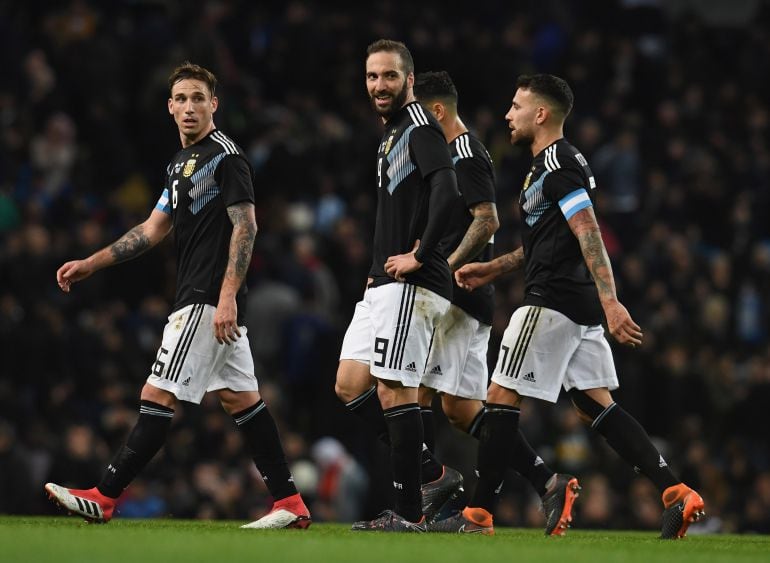 Los jugadores de la selección argentina durante un encuentro ante Italia.