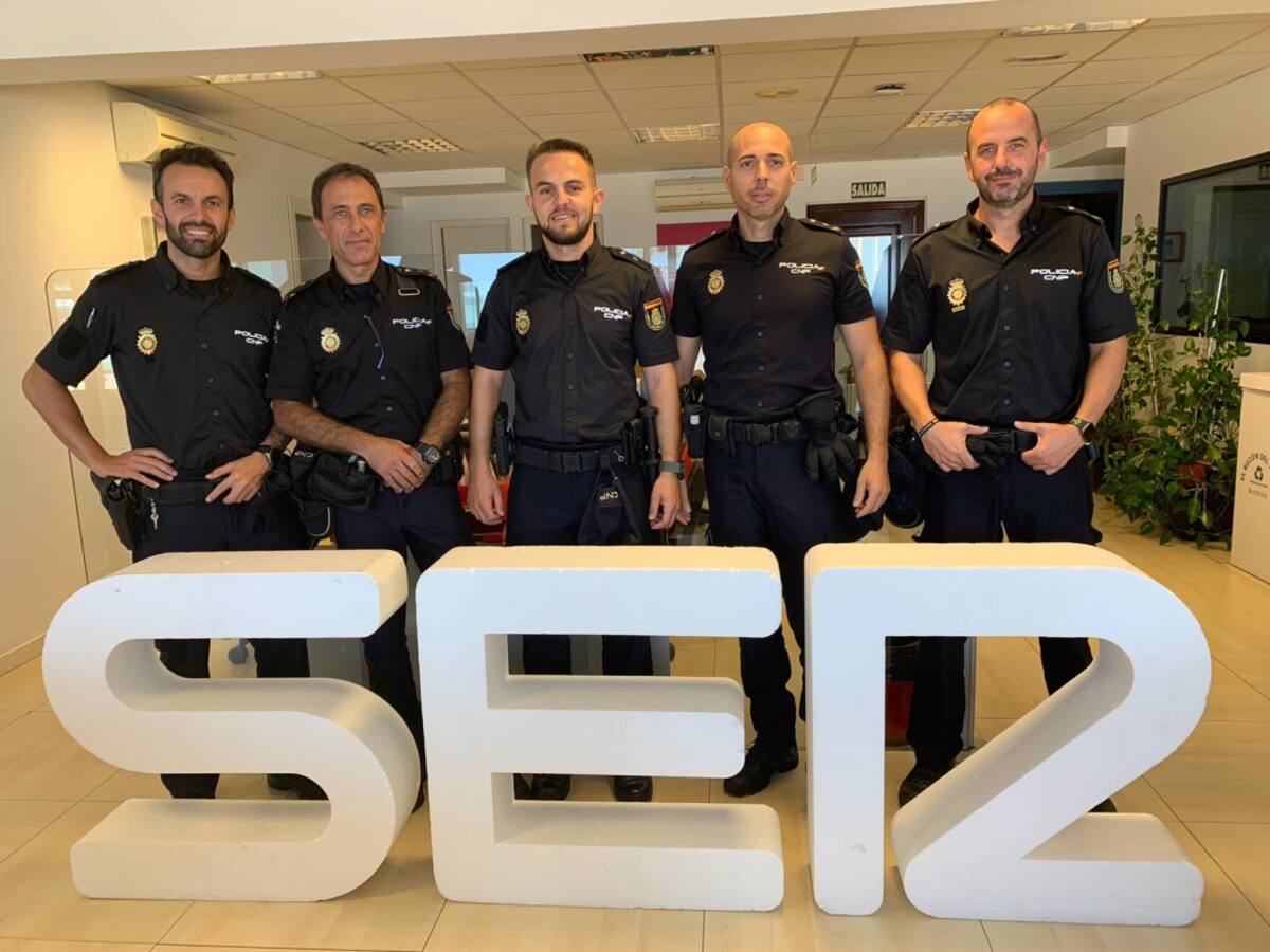 Los cinco policías que salvaron la vida al hombre que sufrió un infarto, en Hoy por Hoy Cádiz