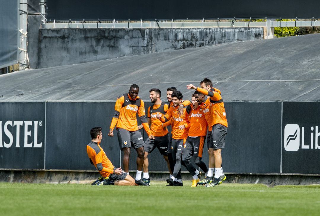 Entrenamiento del Valencia, antes de recibir al Granada.