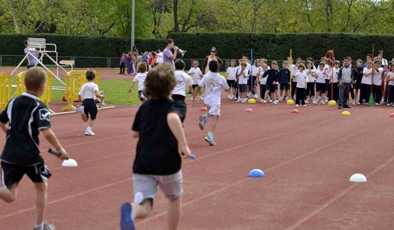 Con el fin de ayudar en la conciliación laboral y familiar, los campamentos urbanos ofrecen diversas actividades infantiles en los días no lectivos aunque laborales de Semana Santa