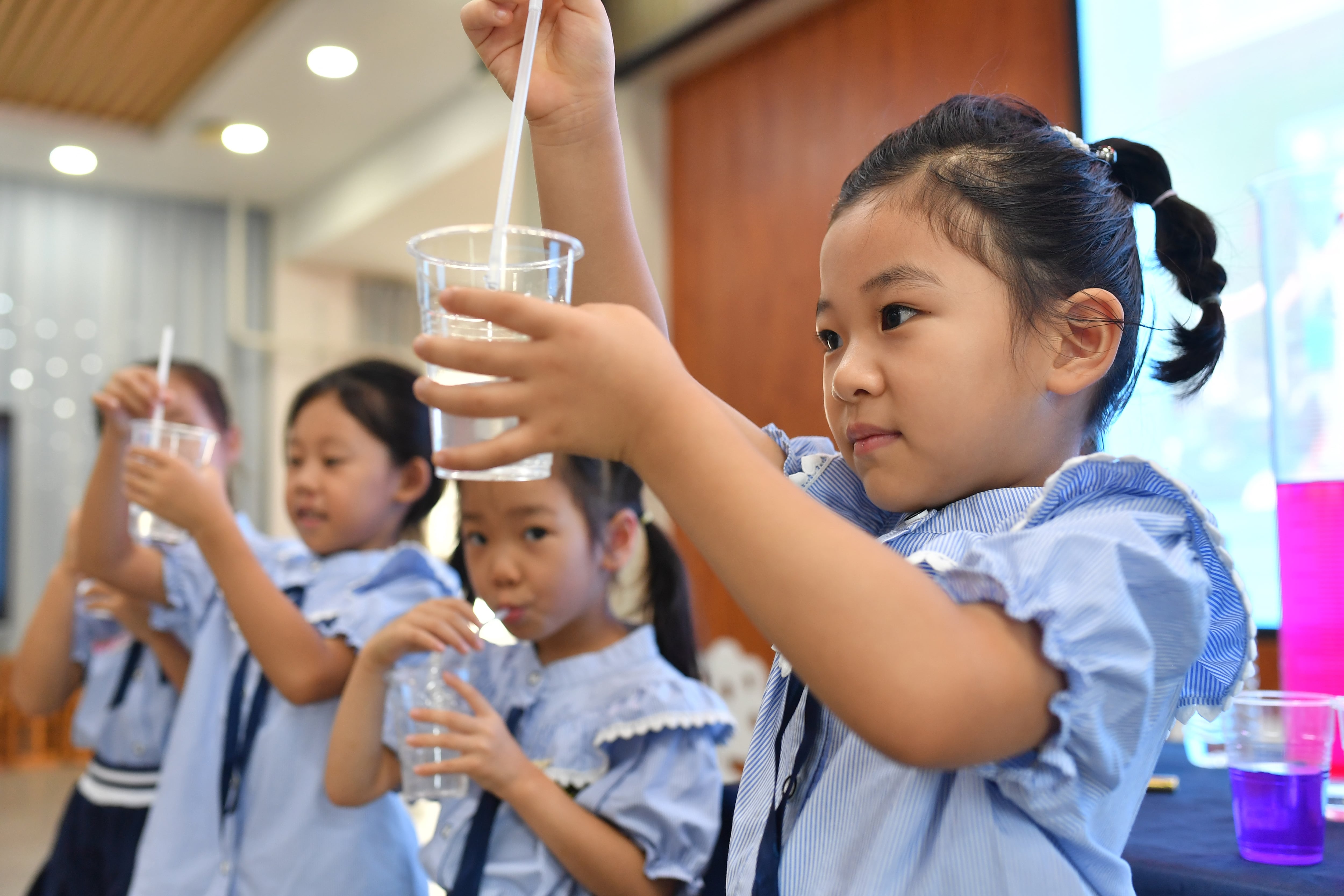 Primer día de clase este mes de septiembre en un colegio de Qingdao