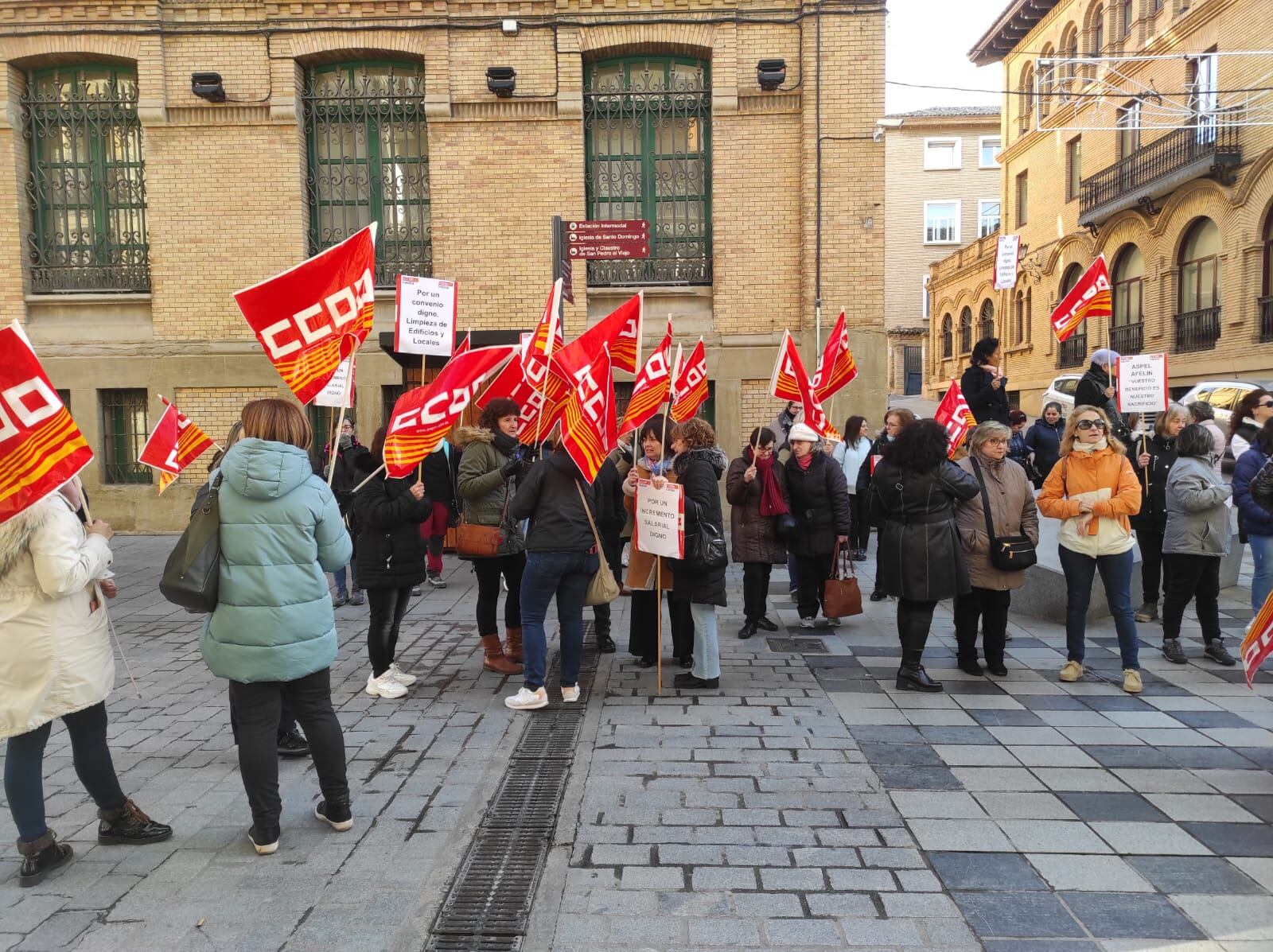 Limpiadoras de Huesca en una concentración