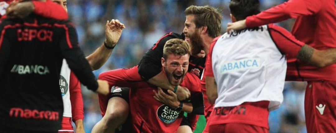 El Deportivo gana al Málaga en la Rosaleda y seguirá luchando por el ascenso