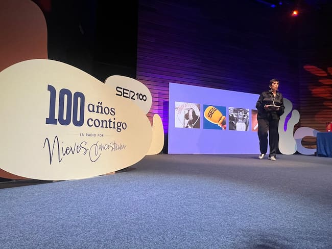 Nieves Concostrina durante un momento del espectáculo '100 años contigo'