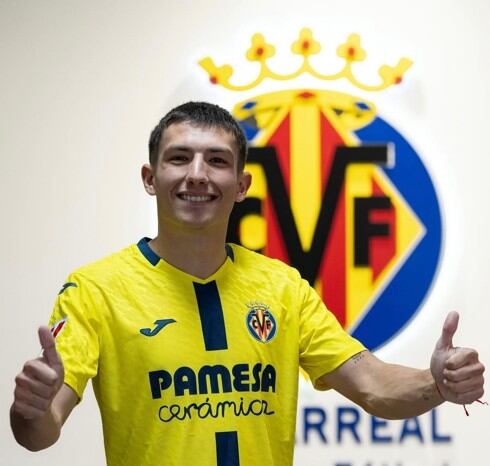 Thiago Fernández firma en el Villarreal CF