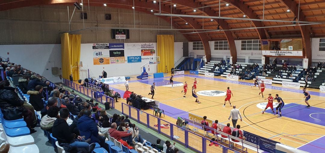 Momento del partido del conjunto gandiense ante su afición