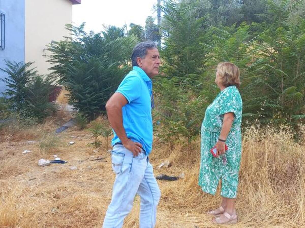 El Partido Popular pide que se desbrocen solares abandonados en el barrio de La Gloria