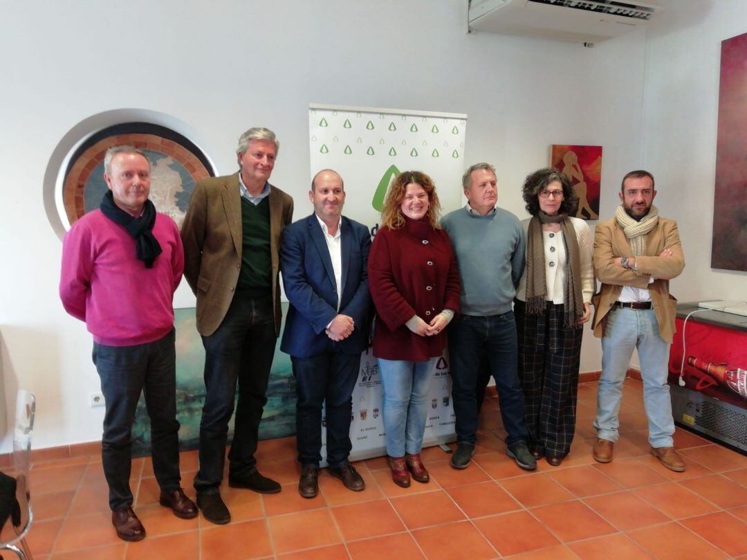 Miembros del comité organizador del congreso  &#039;ESPARC&#039; junto a representantes del Ayuntamiento de Ronda