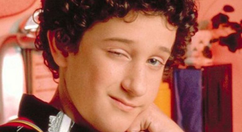 Screech, el personaje que popularizó a Dustin Diamond en &#039;Salvados por la campana&#039;. 