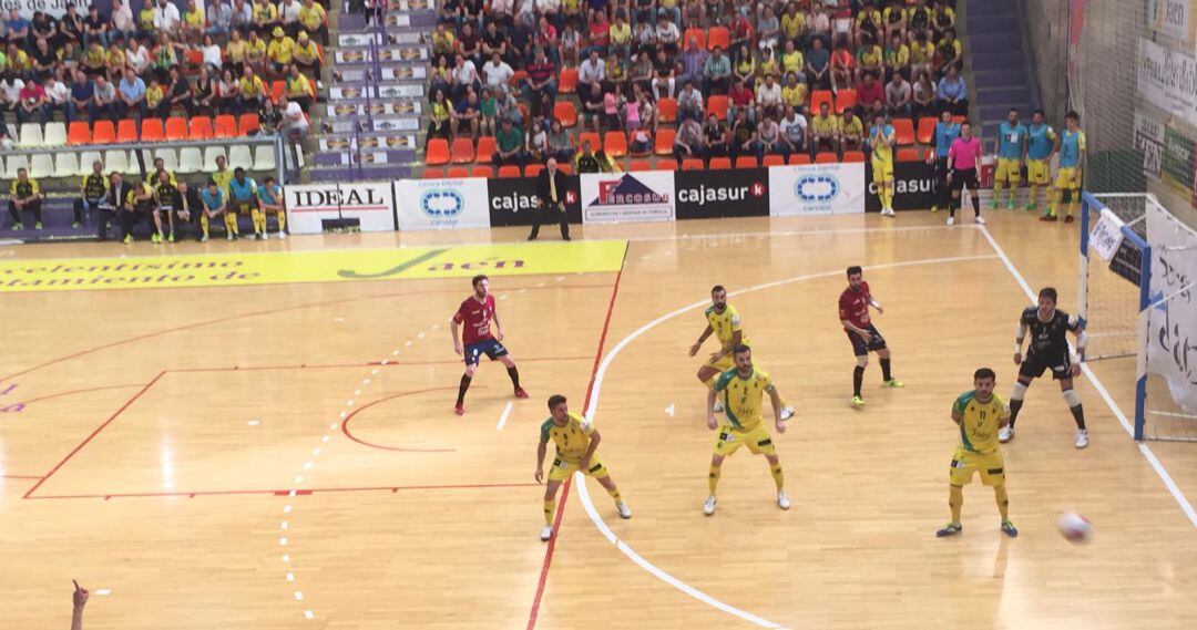 Momento del encuentro entre Jaén Paraíso Interior y Osasuna Magna.