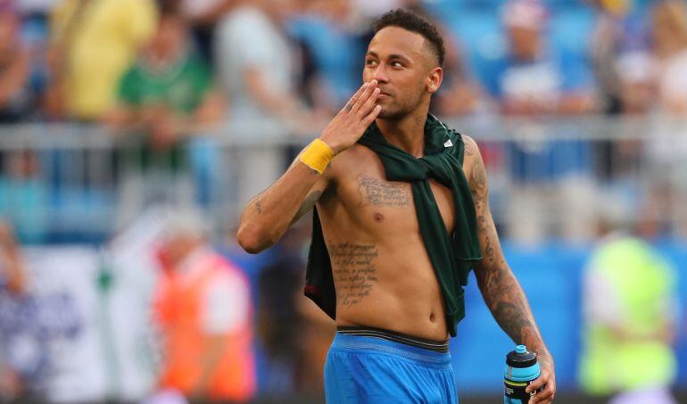 Neymar durante un partido con Brasil 