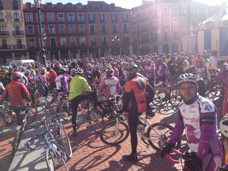 Ciclistas en la Plaza Mayor