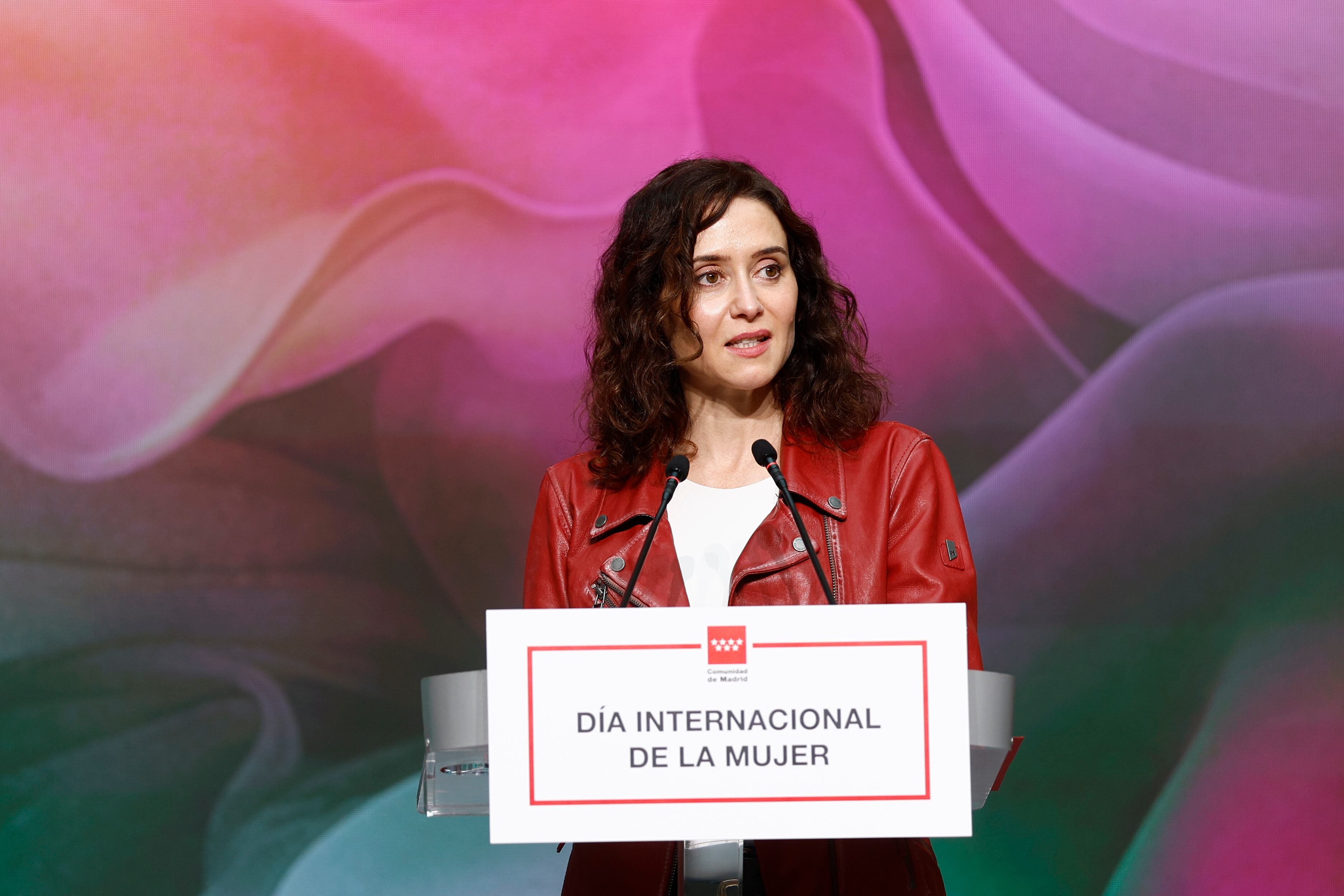 MADRID, 06/03/2026.- La presidenta de la Comunidad de Madrid, Isabel Díaz Ayuso, da un discurso durante el acto institucional de la Comunidad de Madrid con motivo del Día Internacional de la Mujer, este viernes. EFE/ Rodrigo Jiménez