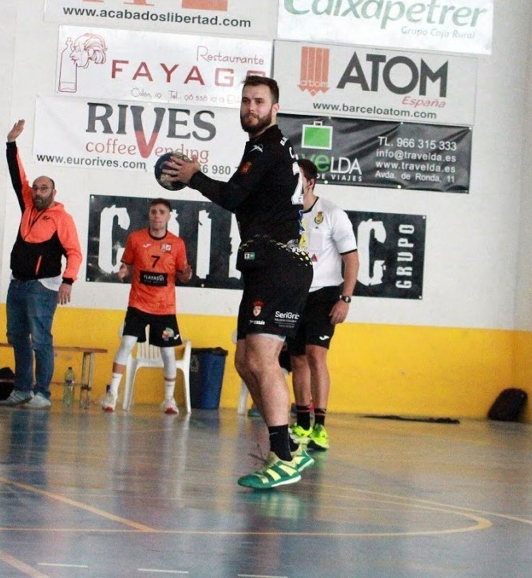 Los de Elda reciben a un rival joven que quiere eludir el descenso