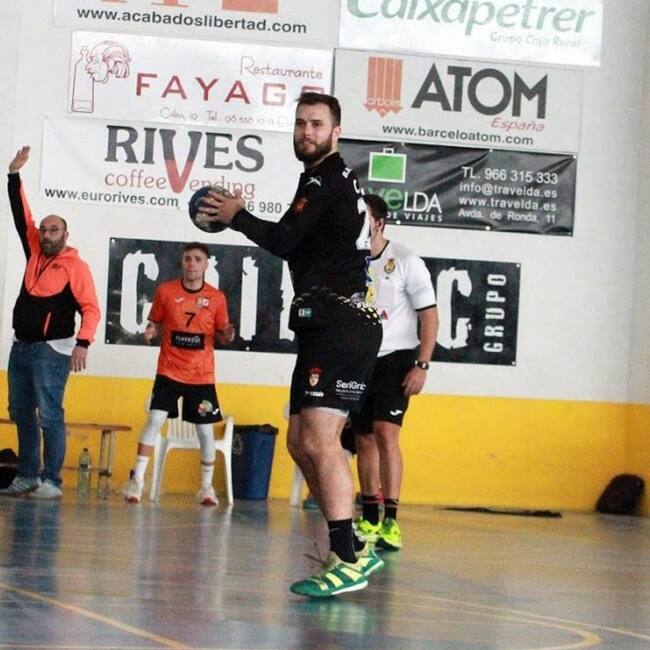 Los de Elda reciben a un rival joven que quiere eludir el descenso