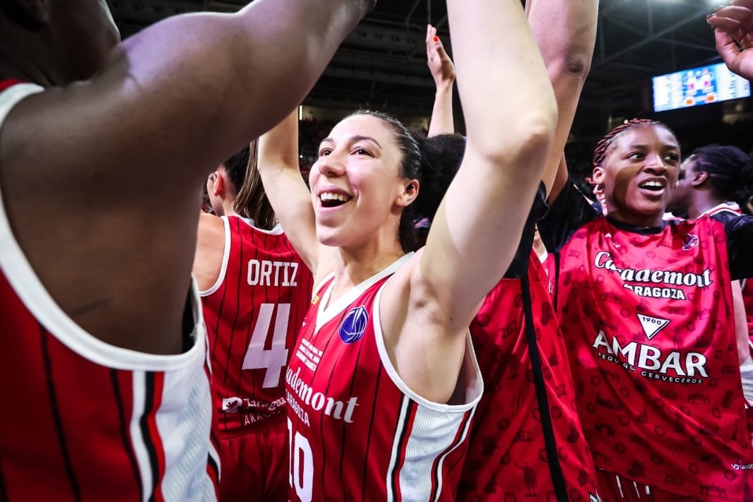 Las jugadoras del Casademont celebran la clasficación para disputar la semifinal de la Euroliga